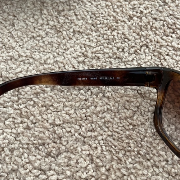 Ray-ban sunglasses *polarized - Picture 6 of 8